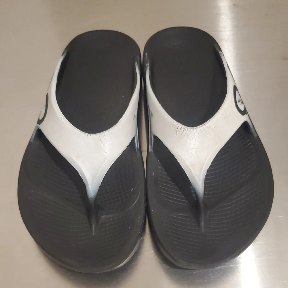 OOFOS Black and Metallic Sandals - Picture 2 of 5